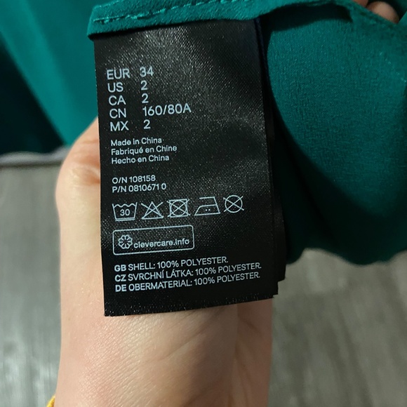 H&M Green cut-out Blouse | Size 2 - Picture 5 of 5